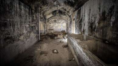 Feste Kronprinz - im Inneren eines Artilleriewerks Feste Kronprinz - im Inneren eines Artilleriewerks