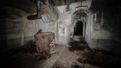 Feste Kronprinz - im Inneren eines Artilleriewerks Feste Kronprinz - im Inneren eines Artilleriewerks