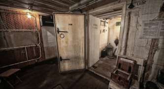 Westwall - Regelbau 108b - Eingang von der Gasschleuse zum Bereitschaftsraum Westwall - Regelbau 108b - Eingang von der Gasschleuse zum Bereitschaftsraum