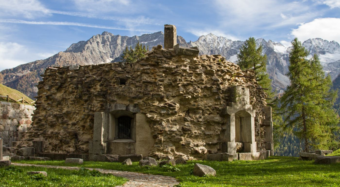 © Christa Eder /123RF.com | Fort Strino - Festung Österreich-Ungarn - errichtet vor dem Ersten Weltkrieg