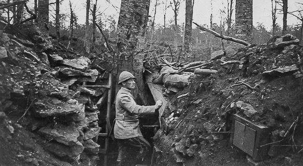 Quelle: Historische Postkarte von den Schlachtfeldern des Ersten Weltkriegs