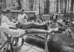 Quelle: Historische Postkarte von den Schlachtfeldern des Ersten Weltkriegs Quelle: Historische Postkarte von den Schlachtfeldern des Ersten Weltkriegs